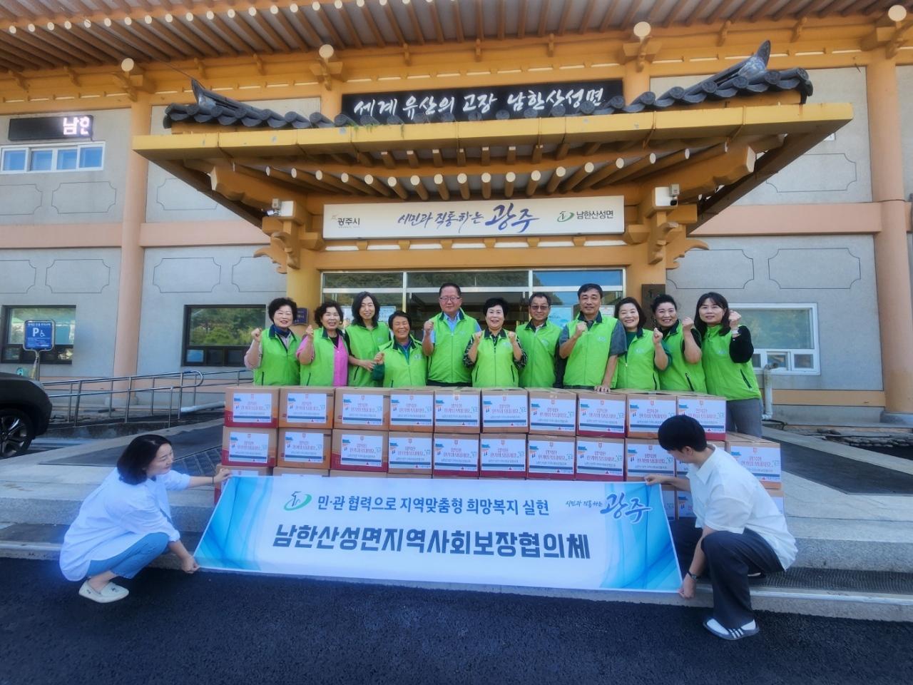 광주시 남한산성면 지역사회보장협의체, 저소득&middot;돌봄 취약계층에 &lsquo;한가위 온기상자&rsquo; 전달 (2).jpeg