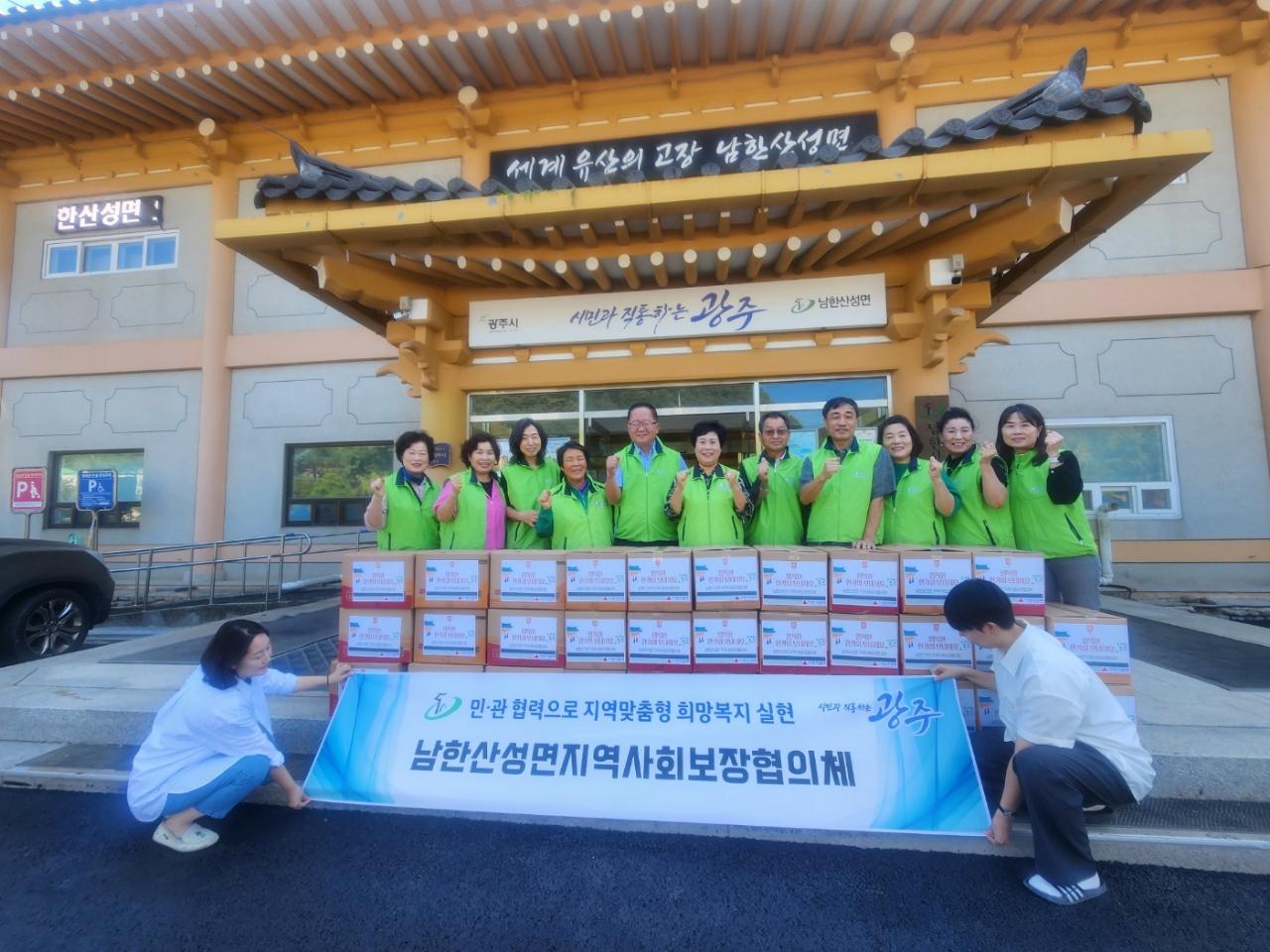 광주시 남한산성면 지역사회보장협의체, 저소득&middot;돌봄 취약계층에 &lsquo;한가위 온기상자&rsquo; 전달 (1).jpeg
