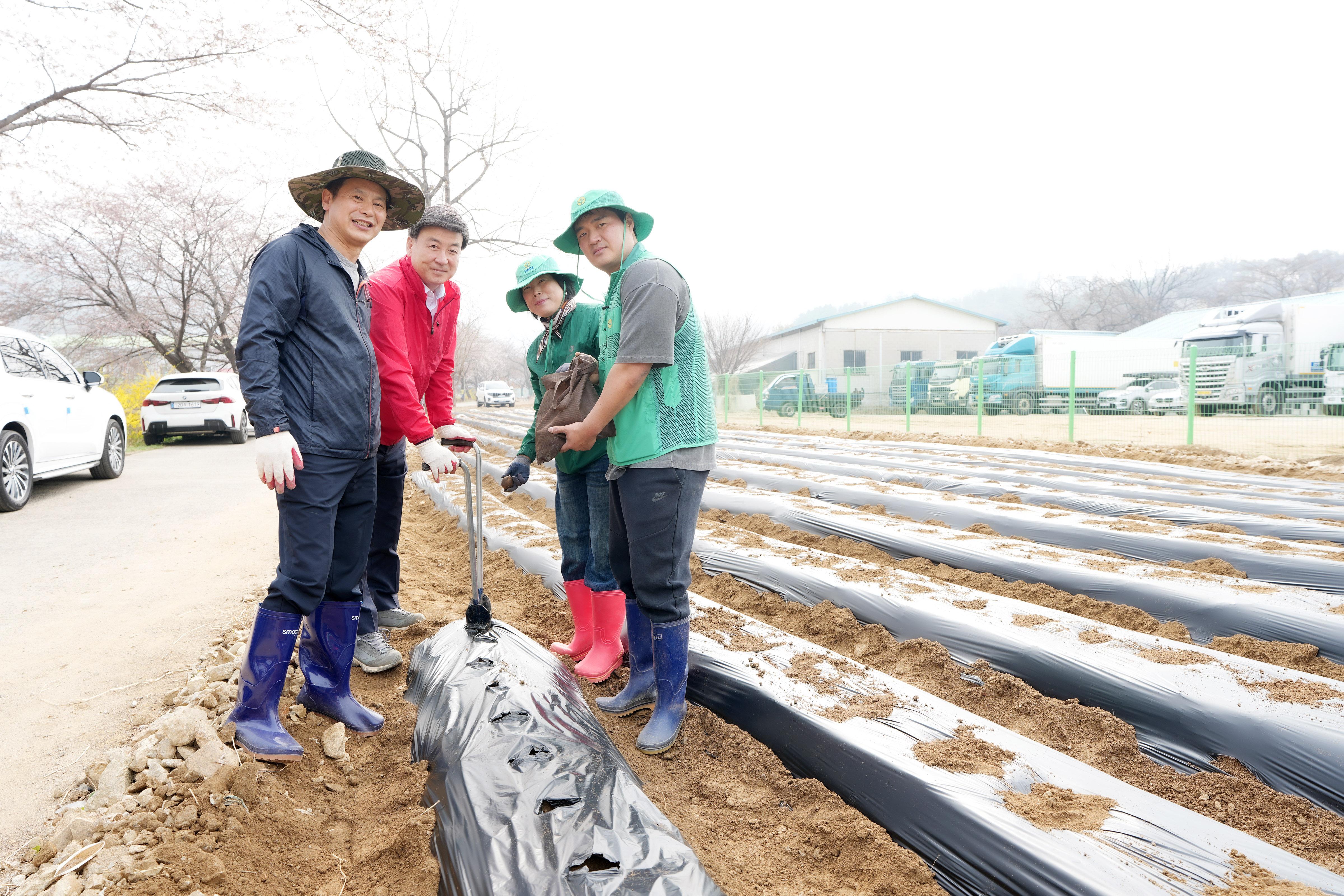 광주시 오포2동, 공동체 텃밭서 &lsquo;사랑의 감자 심기&rsquo; 추진 (2).jpg