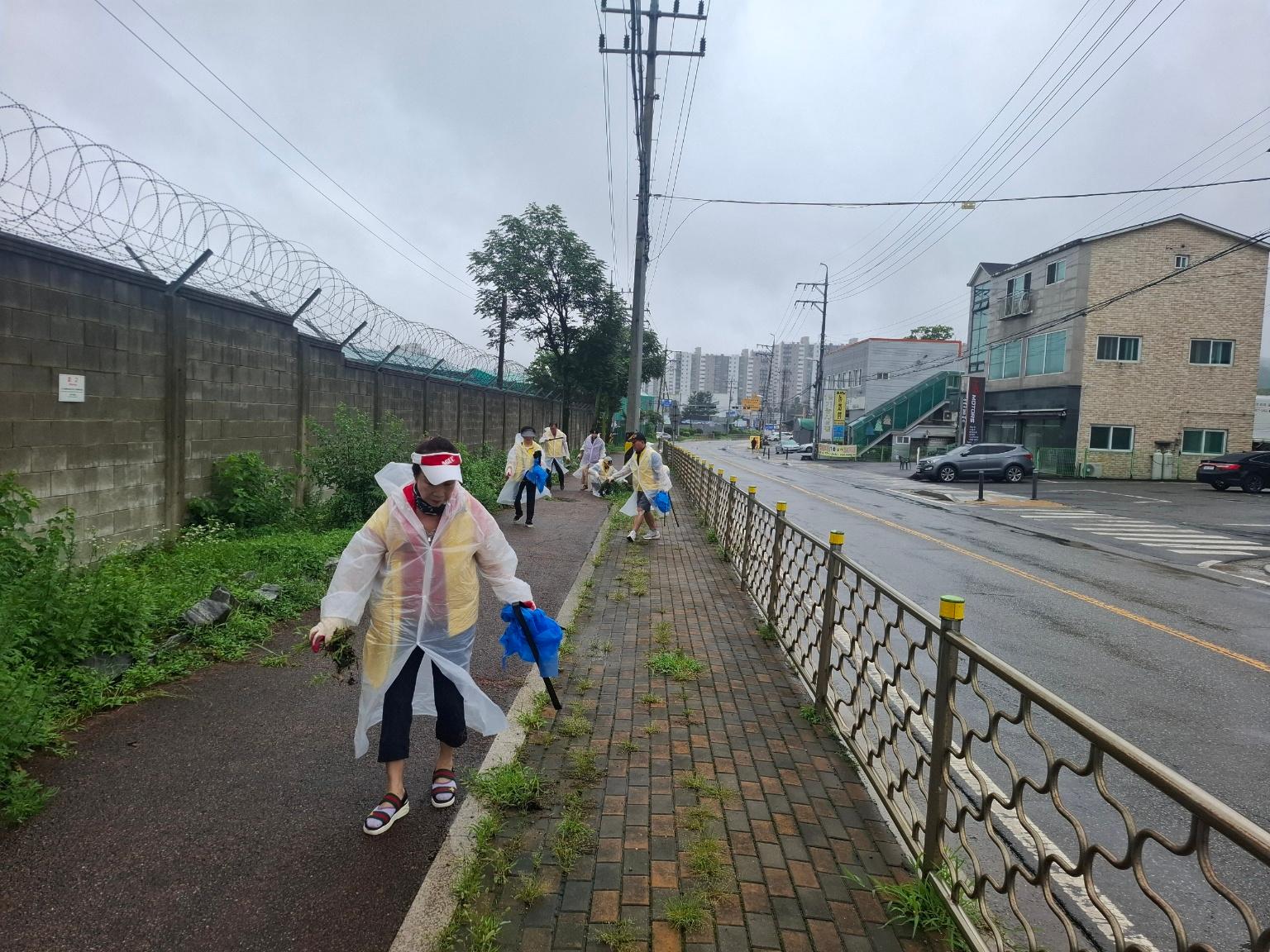 광주시 탄벌동, 7월 클린데이 실시&hellip;주민 60여 명 환경정화 활동 참여 (1).jpg
