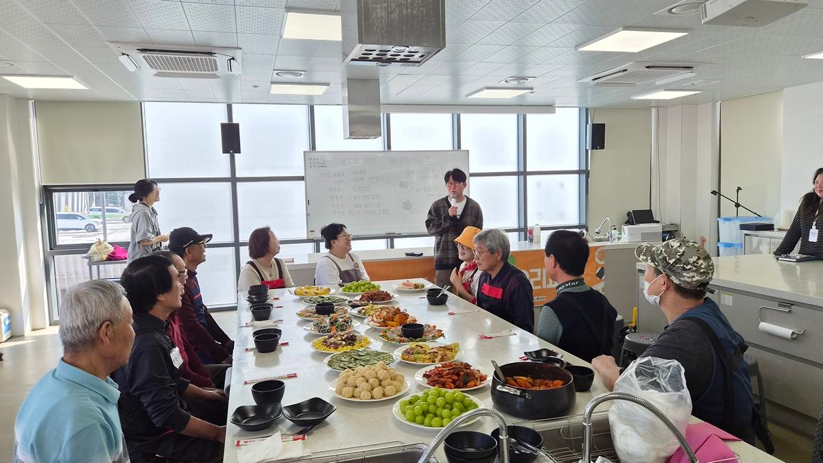 광주시 북부 무한돌봄 행복나눔센터, 중장년 남성 집밥 요리 교실 마무리 (3).jpg